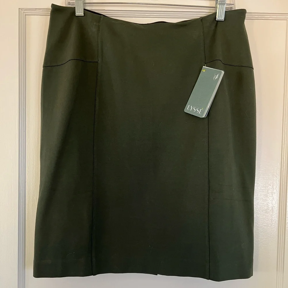 NWT slimming Lysse skirt, size L - Picture 1 of 2